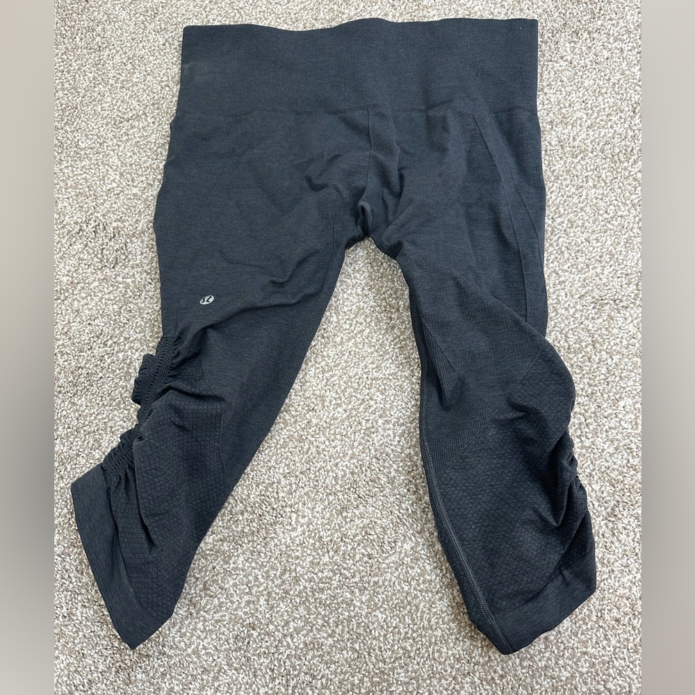 Lululemon size 6 in the flow crop